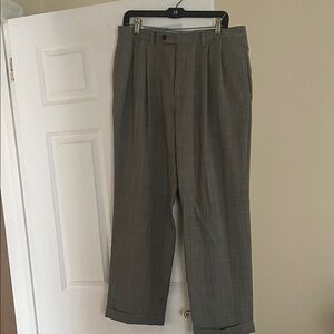 Men's Gray plaid pleat front cuffed pants. 2side and 2 back pockets. Perfect.